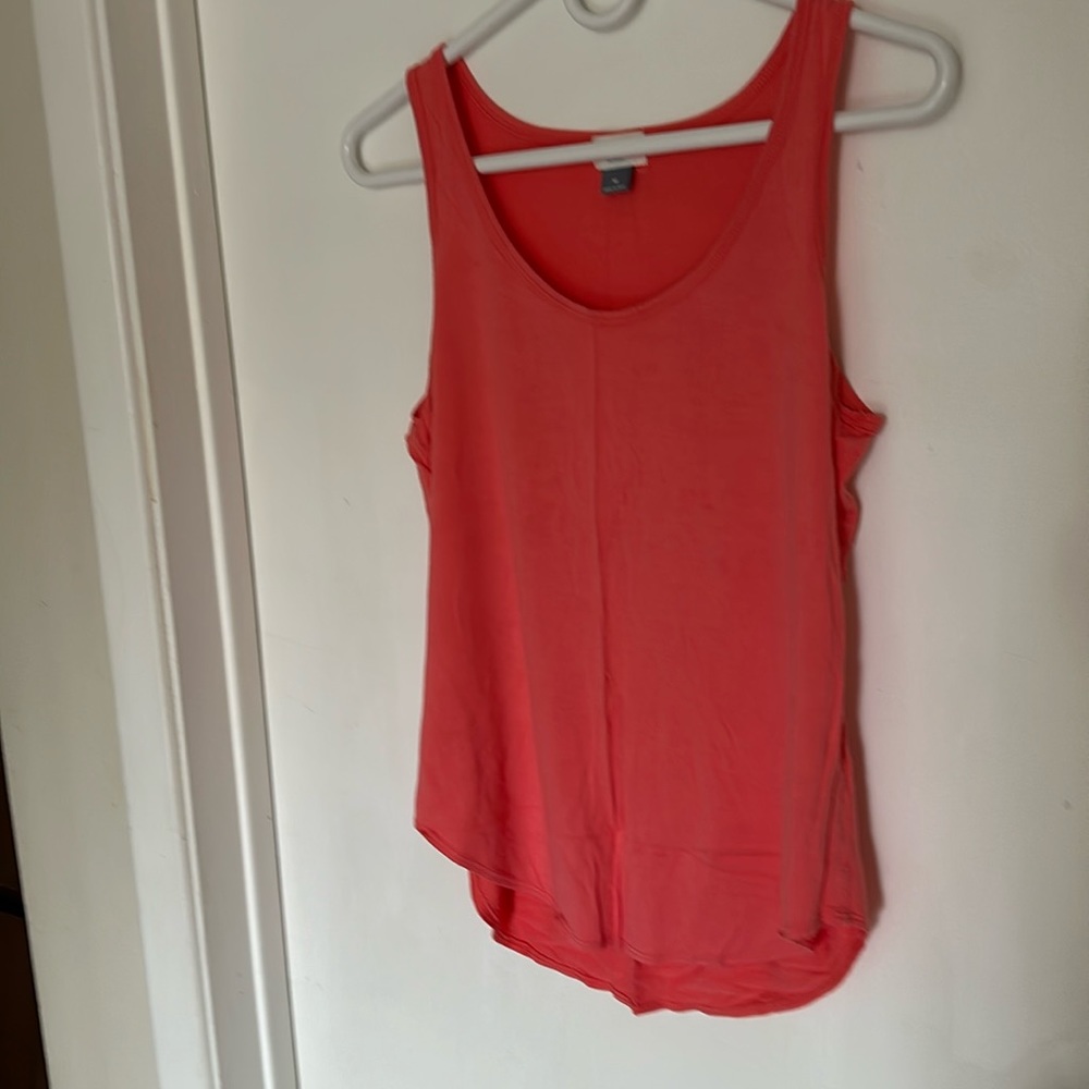 Old navy tank top. Never worn. Size medium. Coral